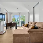 Alcazaba Lagoon Luxury Retreat アパート