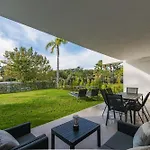 Alcazaba Lagoon Luxury Retreat アパート エステポナ