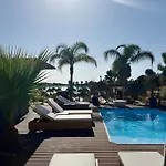 Alcazaba Lagoon Luxury Retreat アパート エステポナ